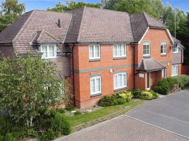 Flat for sale in Earley