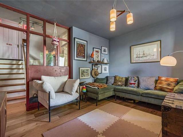 Flat for sale in Peckham, Greater London