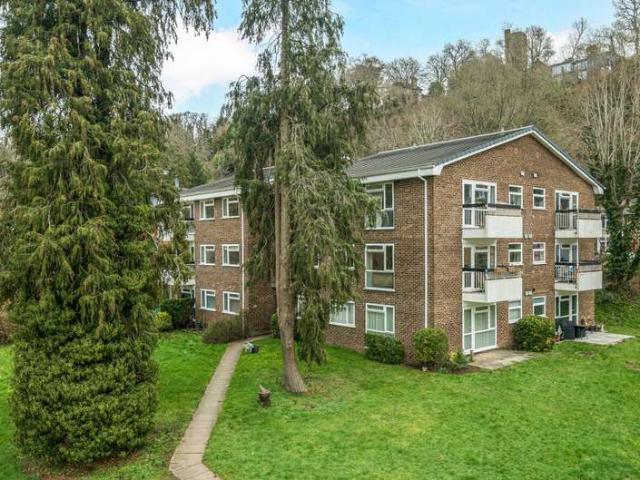 Flat for sale in Binscombe, Fole
