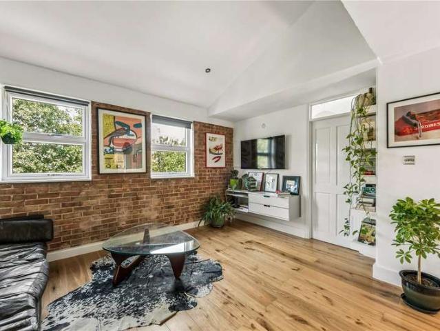 Flat for sale in Islington, Greater London