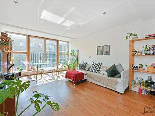 Flat for sale in Limehouse, Greater London