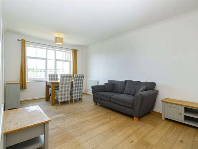 Flat for sale in Glyndon, Greater London