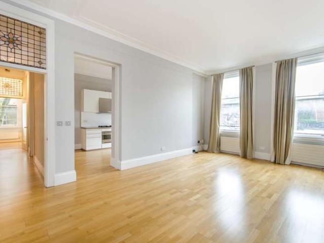 Flat for sale in South Kensington, Earl's Court