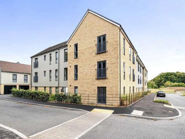 Flat for sale in Basingstoke, Basingstoke and Deane