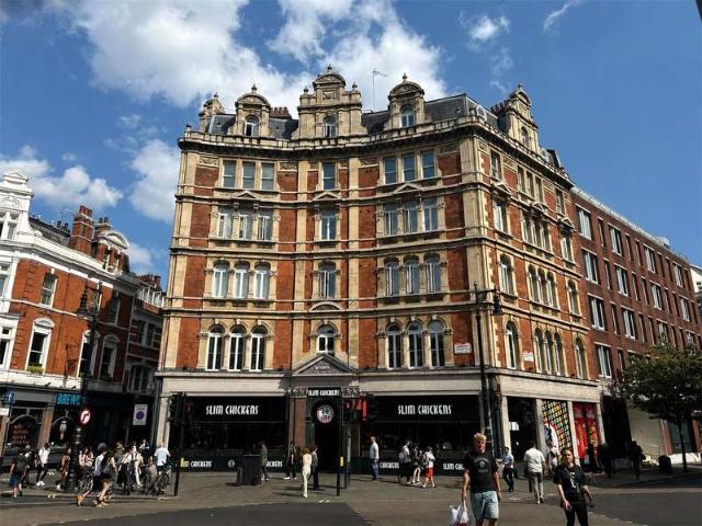 Flat for sale in Seven Dials, Greater London