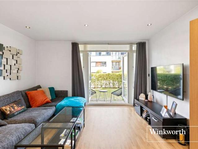 Flat for sale in West Finchley, Greater London