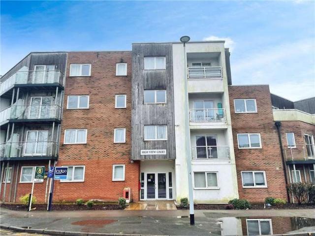 Flat for sale in Spring Park, Luton