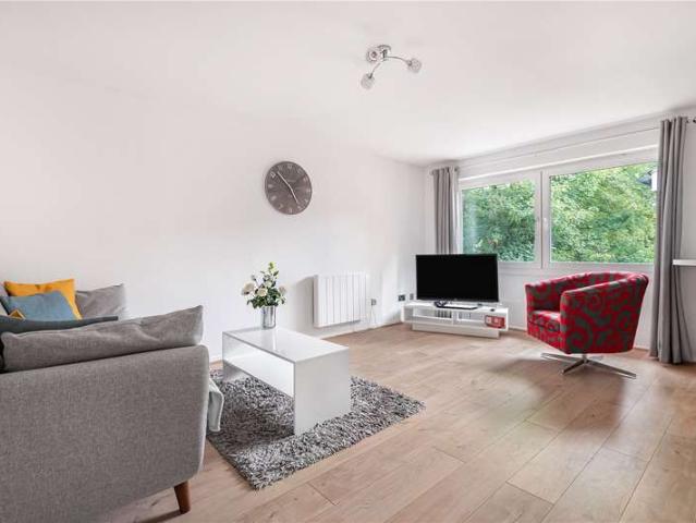 Flat for sale in Maylands, Pouchen End