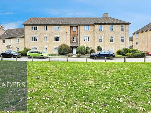 Flat for sale in Chelmondiston, Suffolk