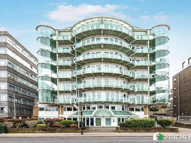 Flat for sale in New Barnet, Greater London