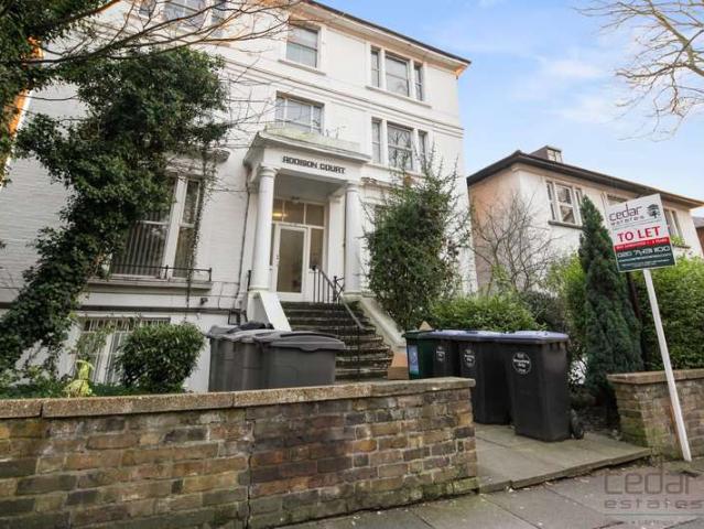 Flat for rent in Queen's Park, Greater London