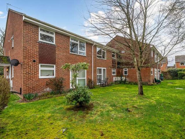 Flat for sale in Horsham, West Sussex