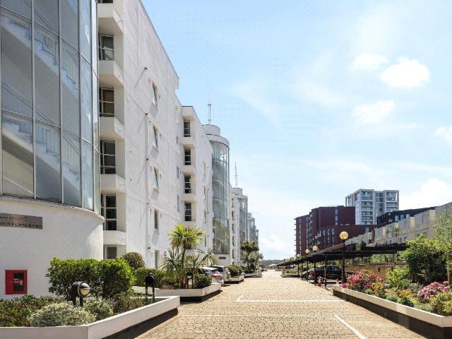 Apartment for rent in Silvertown, Greater London