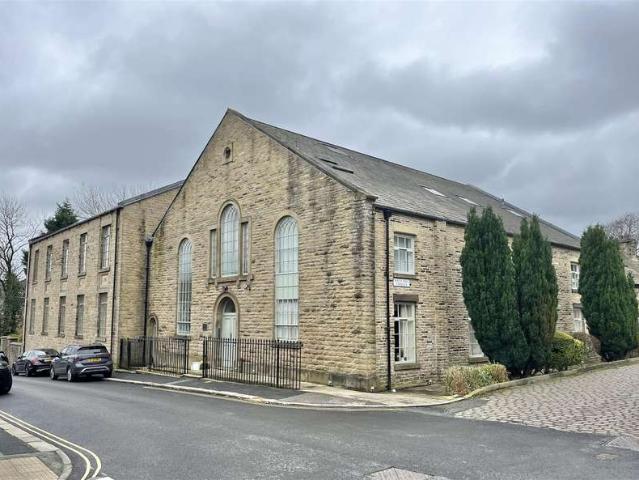 Flat for sale in Whitfield, Charlesworth