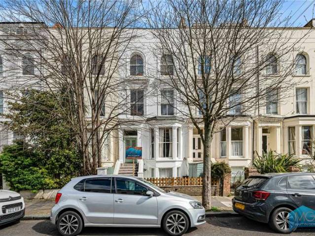 Flat for sale in Finsbury Park, Greater London