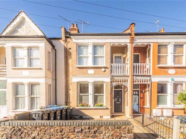 Flat for sale in New Southgate, Greater London