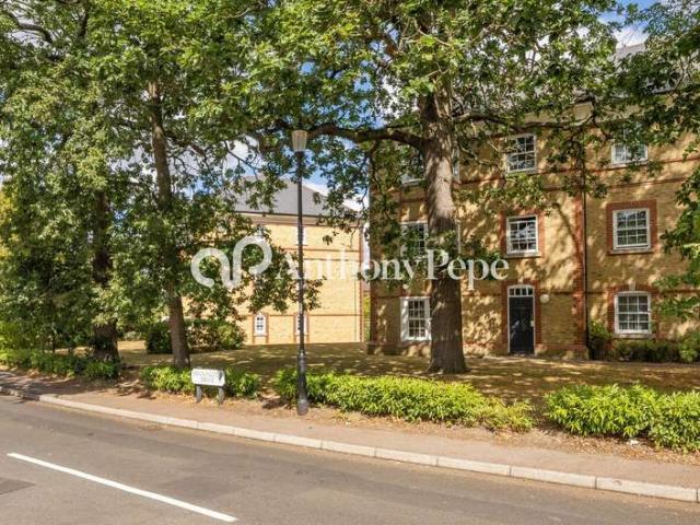 Flat for sale in Southgate, Oakwood