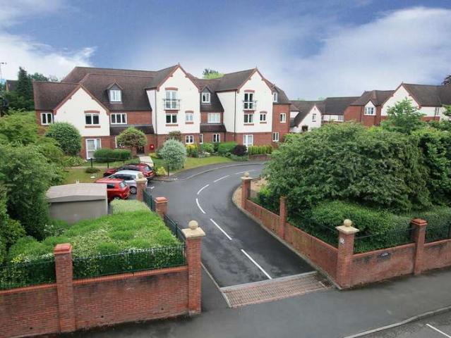 Flat for sale in Bromsgrove, Worcestershire