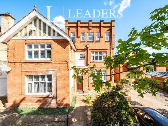 Flat for sale in Tonbridge, Tonbridge and Malling