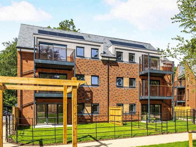 Flat for sale in Horsell, Woking