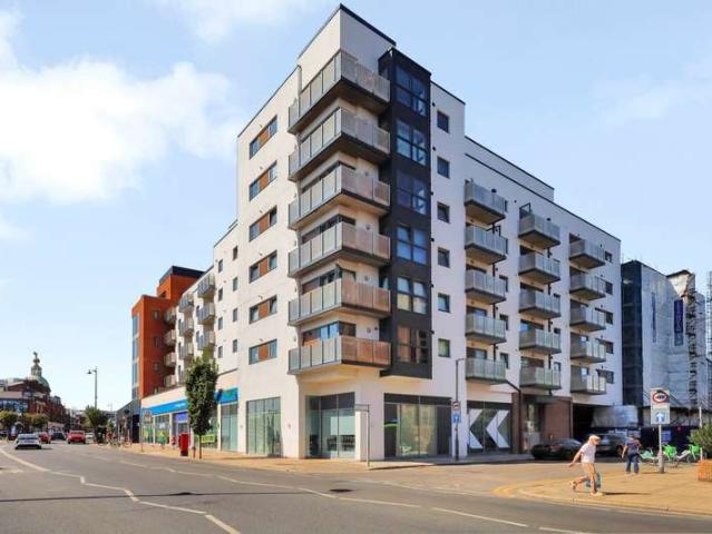 Flat for sale in London Borough of Merton, Merton Park
