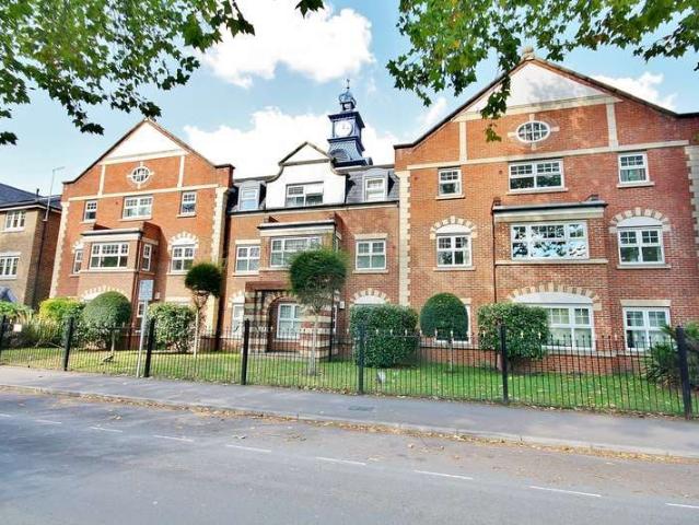 Flat for sale in Sheerwater, Woking