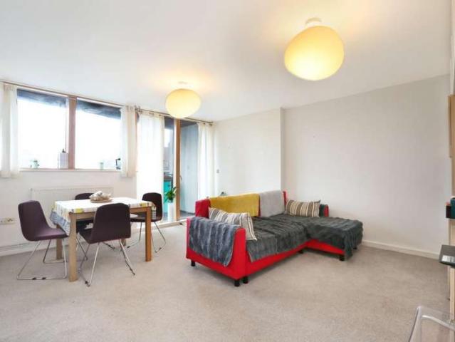 Flat for sale in Camberwell, Greater London