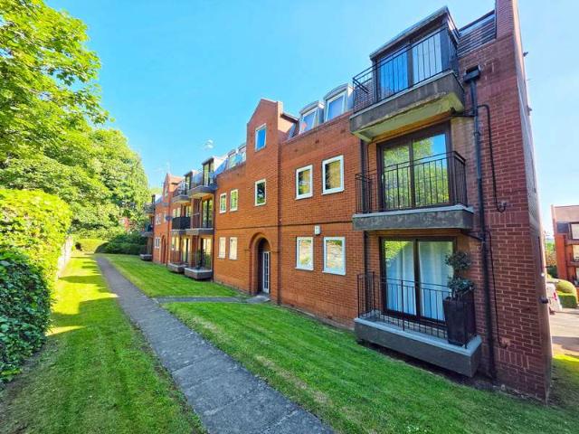 Flat for sale in Pogmoor, South Yorkshire