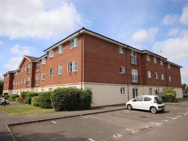 Flat for sale in Horsham, West Sussex
