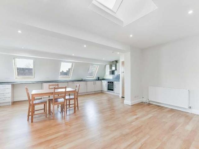 Flat for rent in London Borough of Merton, Greater London