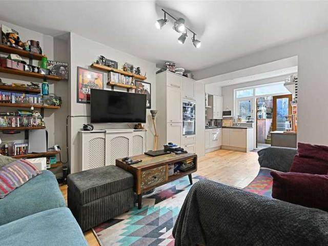 Flat for sale in London Borough of Hammersmith and Fulham, Greater London