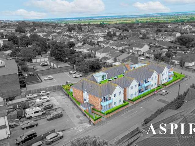 Flat for sale in South Benfleet, Essex