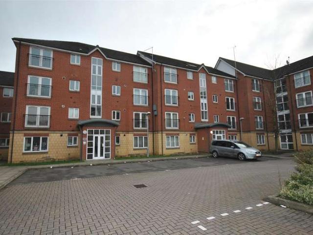 Flat for sale in Northampton, Northamptonshire