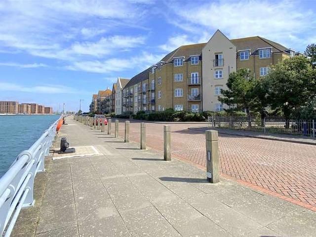Flat for sale in Kingston Buci, Fishersgate