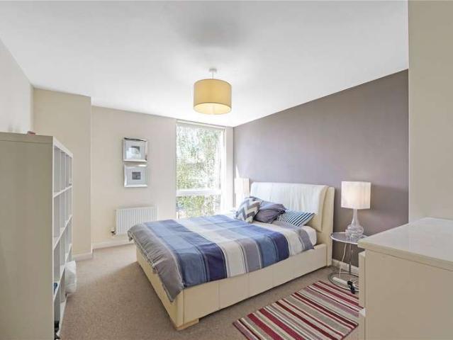 Flat for sale in London Borough of Hounslow, Greater London