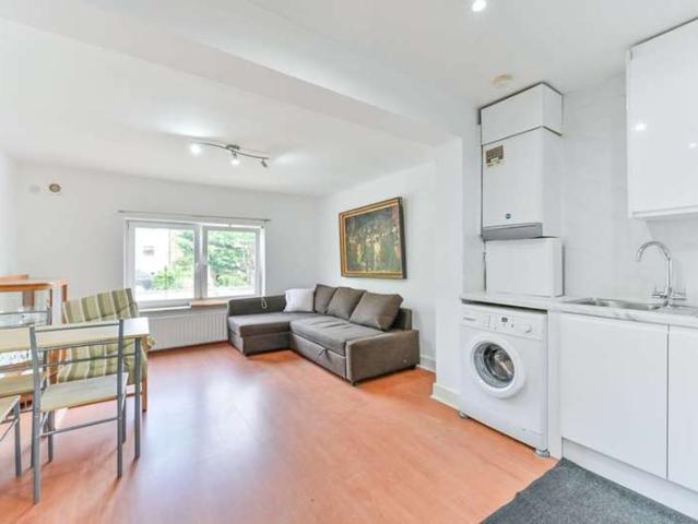 Flat for rent in South Croydon, London Borough of Croydon