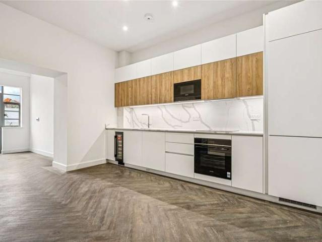 Flat for sale in Springfield Village, Greater London