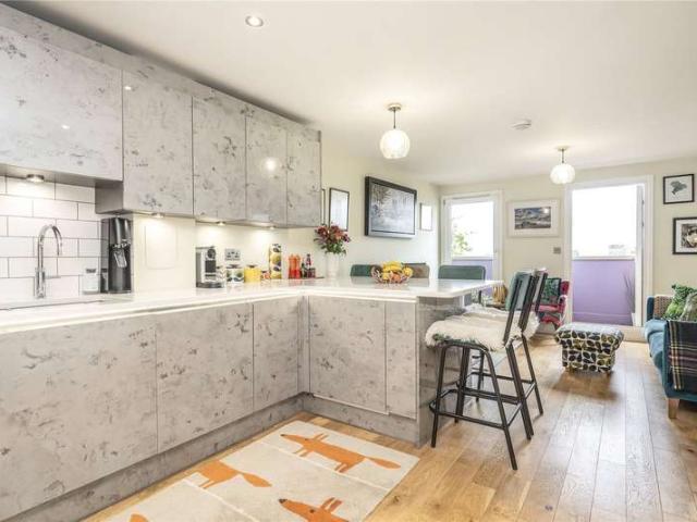 Flat for sale in South Hackney, Greater London