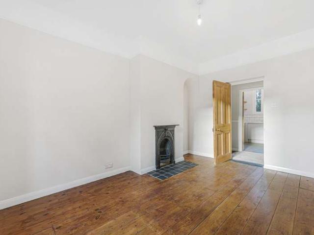 Flat for sale in West Hackney, Greater London
