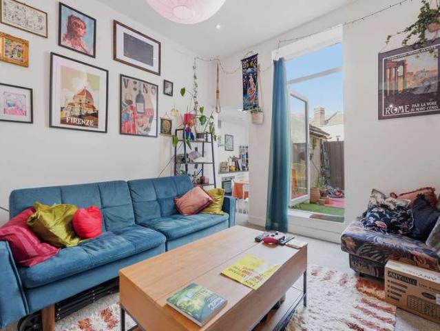 Flat for sale in Easton, Feckenham