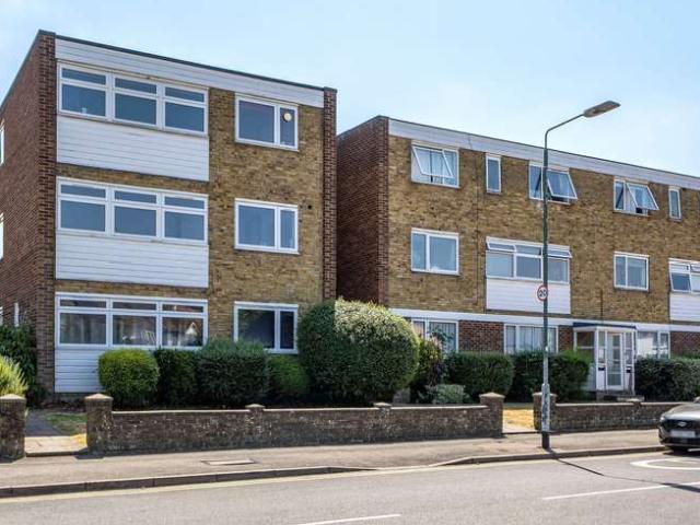 Flat for sale in Wallington, Greater London