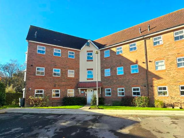Flat for rent in Hedge End, Helford