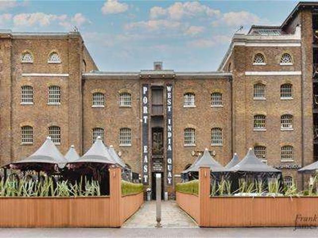 Apartment for sale in Canary Wharf, Greater London