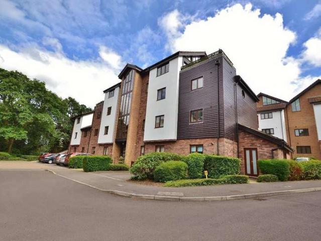 Flat for sale in Tricketts Cross, Ferndown