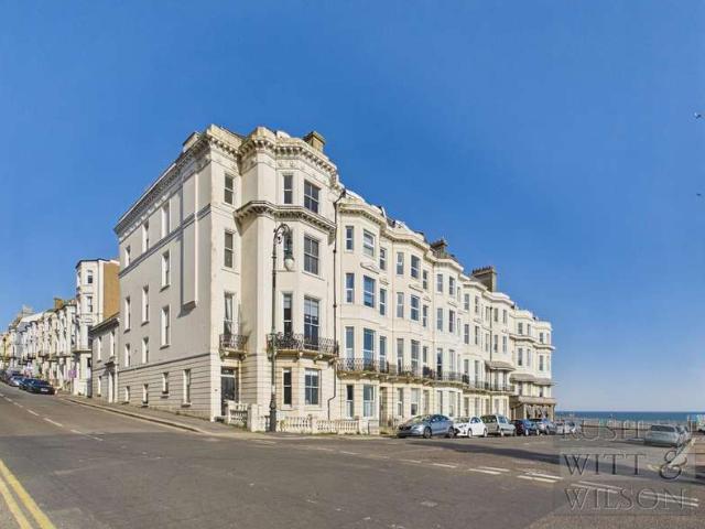 Flat for sale in Bohemia, Guestling Green