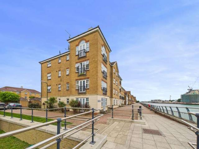 Flat for sale in Fishersgate, West Sussex