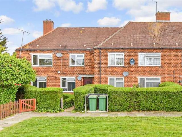 Flat for sale in Hainault, Greater London