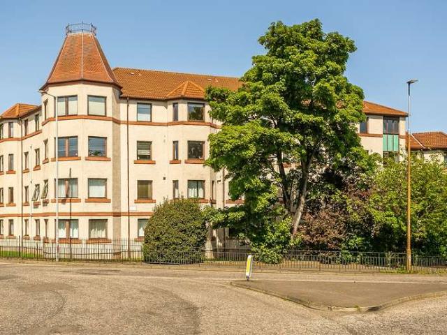 Flat for sale in Lochend, Scotland