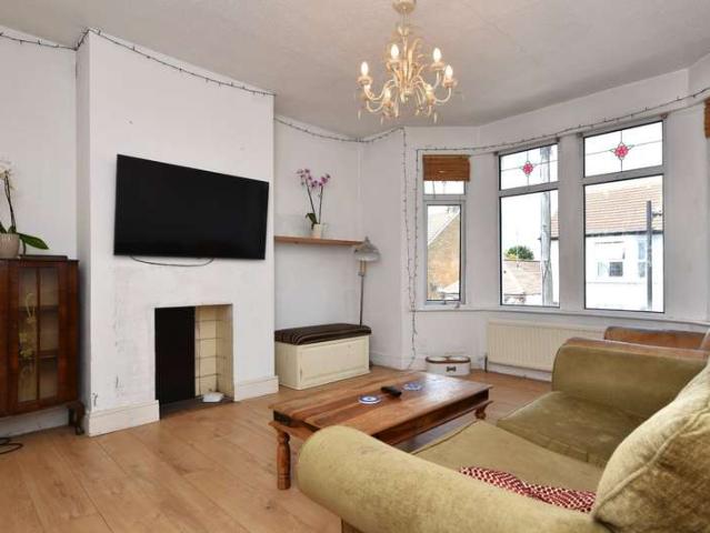 Flat for sale in North Shoebury, Alton Barnes
