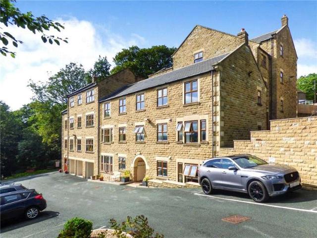 Flat for sale in Riddlesden, West Yorkshire